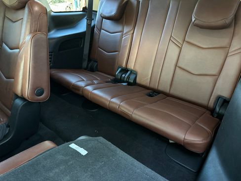 Used 2018 Cadillac Escalade Premium Luxury image 15