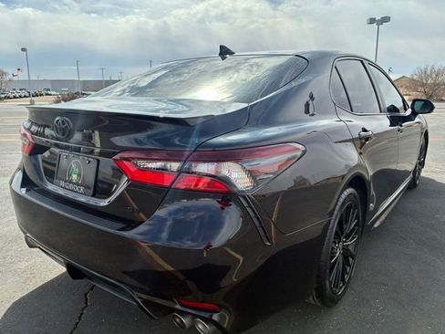 Used 2022 Toyota Camry SE image 6