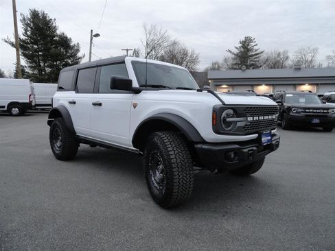 Used 2025 Ford Bronco Badlands w/ Sasquatch Package image 3