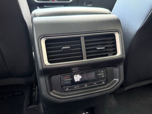 Used 2025 Volkswagen Atlas SEL image 24