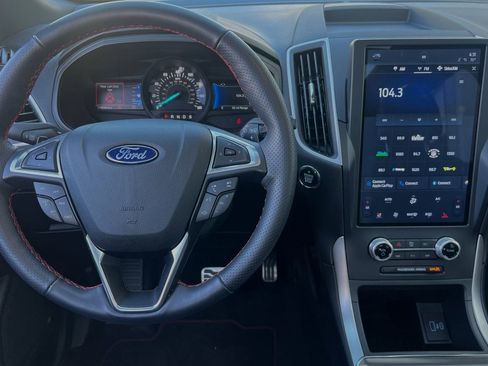 Used 2023 Ford Edge ST-Line w/ Class II Trailer Tow Package AWD/4WD image 17