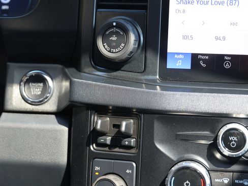 Used 2024 Ford F450 Platinum w/ FX4 Off-Road Package image 29