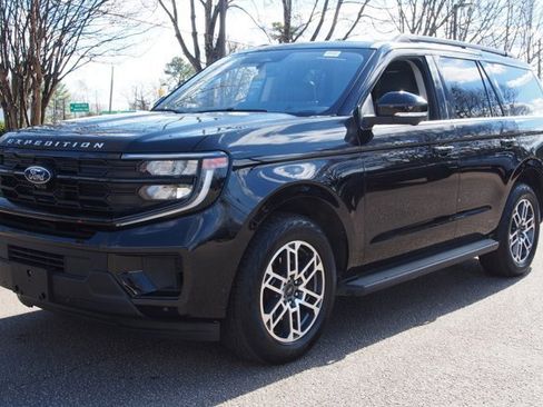 Certified 2025 Ford Expedition Active image 3
