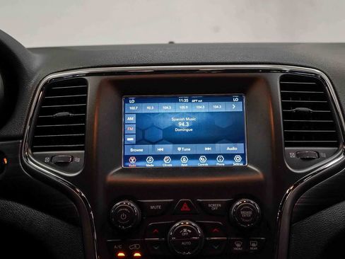 Used 2021 Jeep Grand Cherokee Laredo RWD image 14