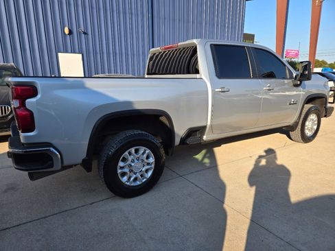 Used 2020 Chevrolet Silverado 2500 LT w/ Texas Edition image 6