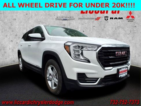 Used 2022 GMC Terrain SLE image 1