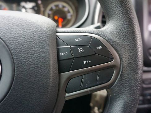 Used 2021 Jeep Cherokee Latitude image 9