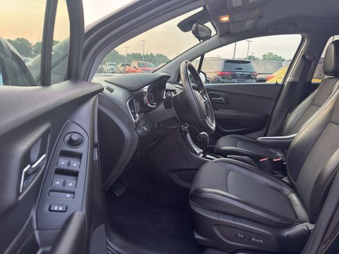 Certified 2019 Chevrolet Trax LT w/ Redline Edition FWD image 10