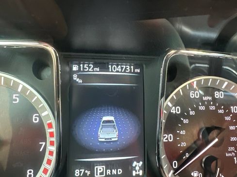 Used 2018 Nissan Titan SV w/ SV Convenience Package AWD/4WD image 2