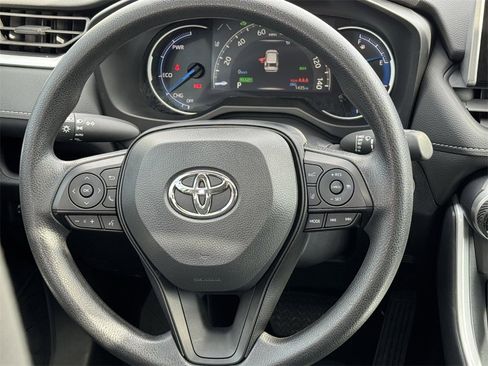 Used 2025 Toyota RAV4 XLE image 9
