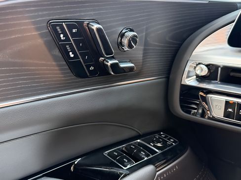 Used 2025 Cadillac Lyriq Luxury AWD/4WD image 43