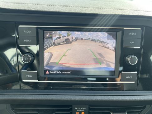 Used 2024 Volkswagen Jetta SE image 6