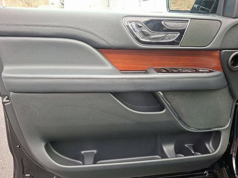 Used 2022 Lincoln Navigator Reserve AWD/4WD image 15