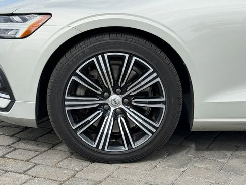 Used 2020 Volvo S60 T6 Inscription image 13