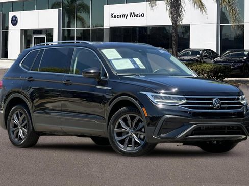 Used 2024 Volkswagen Tiguan SE FWD image 2