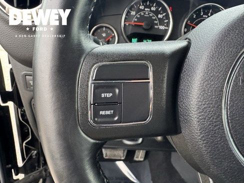 Used 2016 Jeep Wrangler Unlimited Rubicon image 14