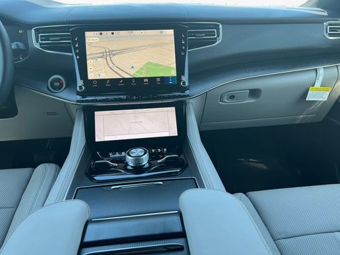 New 2026 Jeep Grand Wagoneer Summit image 3