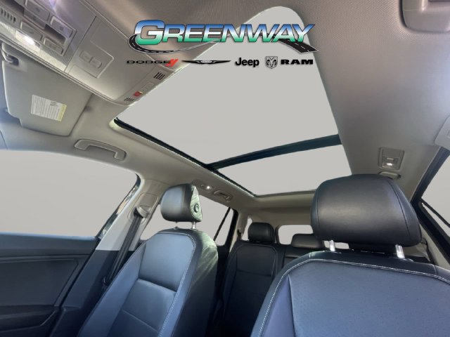 Used 2021 Volkswagen Tiguan SE w/ Panoramic Sunroof Package FWD image 20