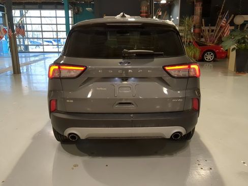 Used 2022 Ford Escape SE image 9