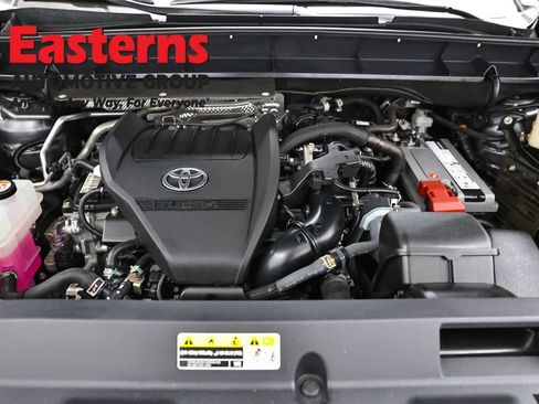 Used 2024 Toyota Highlander LE FWD image 7