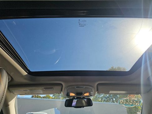 Used 2017 Jeep Cherokee Trailhawk image 23