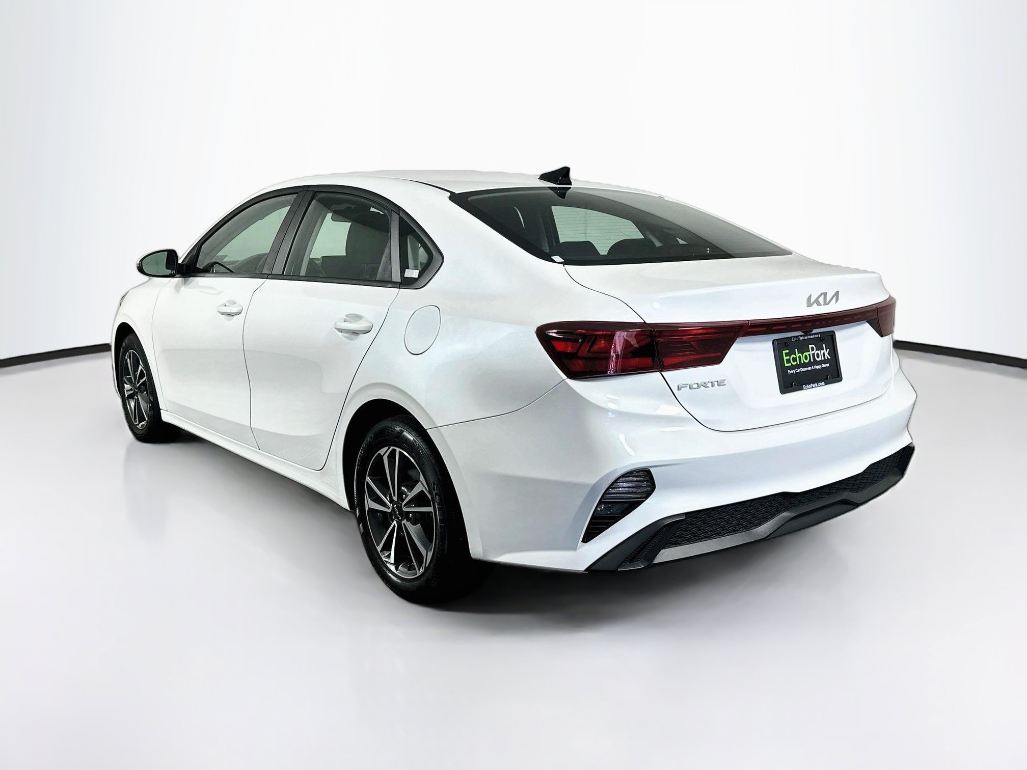 Used 2024 Kia Forte LXS w/ LXS Technology Package FWD image 5