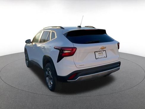 Used 2025 Chevrolet Trax LT image 11