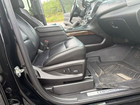 Used 2019 Chevrolet Tahoe LT w/ Luxury Package AWD/4WD image 14