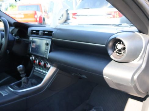Used 2023 Toyota GR86 Premium w/ ALL Weather Mat Package (TMS) RWD image 9