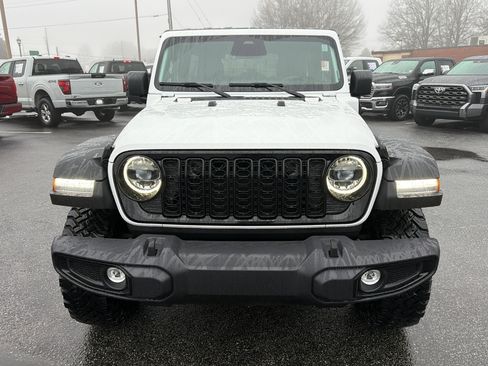 Used 2025 Jeep Wrangler Willys image 3