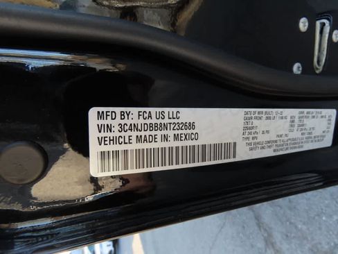 Used 2022 Jeep Compass Latitude image 28