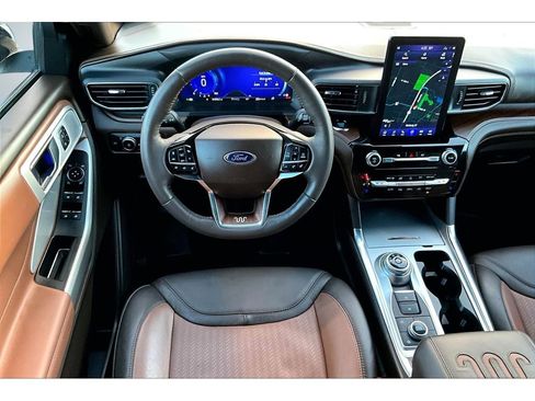 Used 2022 Ford Explorer King Ranch image 8