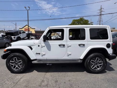 New 2026 Jeep Wrangler Unlimited Sahara w/ Safety Group AWD/4WD image 4