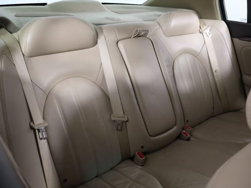 Used 2010 Buick Lucerne CXL image 20