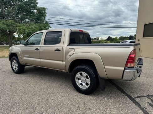 Used 2006 Toyota Tacoma PreRunner RWD image 6