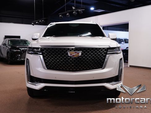 Used 2022 Cadillac Escalade Premium Luxury image 2