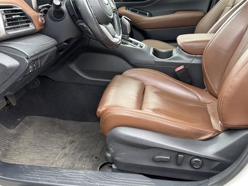 Used 2020 Subaru Outback Touring w/ Popular Package #2 image 12