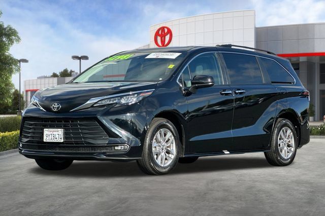 Certified 2026 Toyota Sienna XLE FWD image 10