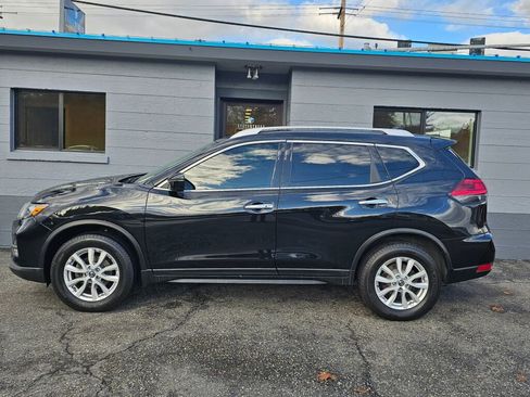 Used 2017 Nissan Rogue SV image 3