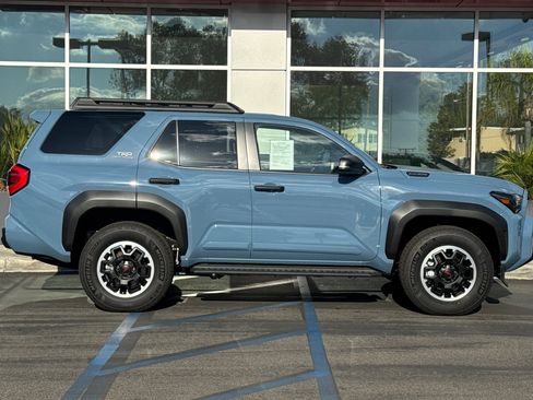 Used 2025 Toyota 4Runner TRD Off-Road image 4