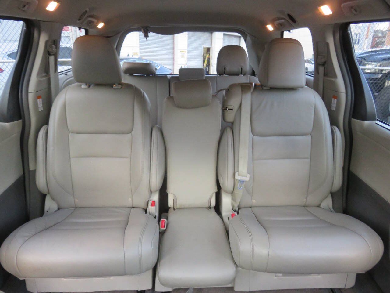 Used 2019 Toyota Sienna XLE FWD image 20
