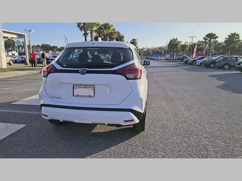 Used 2022 Nissan Kicks S image 31