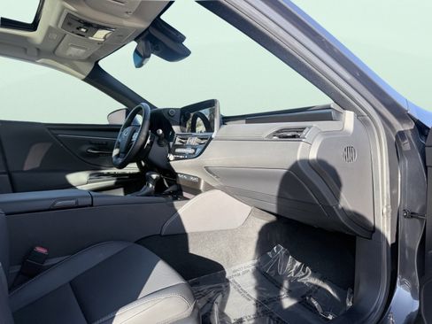 Used 2025 Lexus ES 300h w/ Premium Package image 24