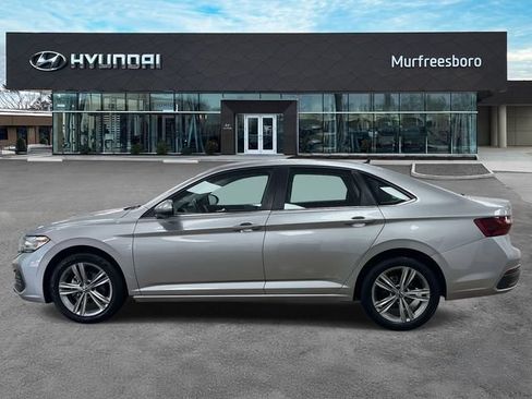 Used 2024 Volkswagen Jetta SE FWD image 9