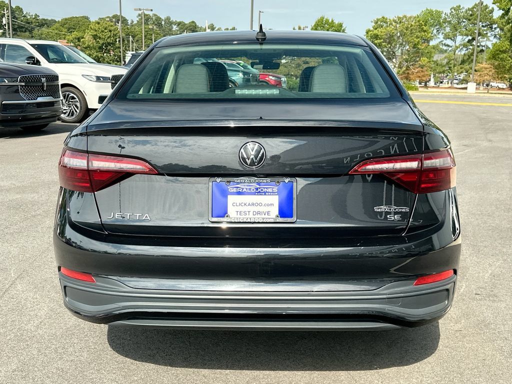 Used 2024 Volkswagen Jetta SE FWD image 15