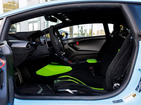 Used 2023 Lamborghini Huracan STO image 29