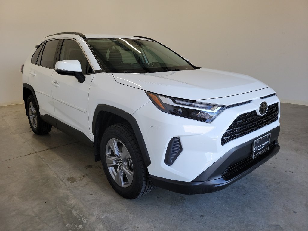 Used 2024 Toyota RAV4 XLE AWD/4WD image 4