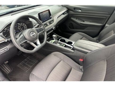 Used 2024 Nissan Altima 2.5 SV FWD image 10