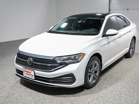 Used 2023 Volkswagen Jetta SE w/ Panoramic Sunroof Package FWD image 30