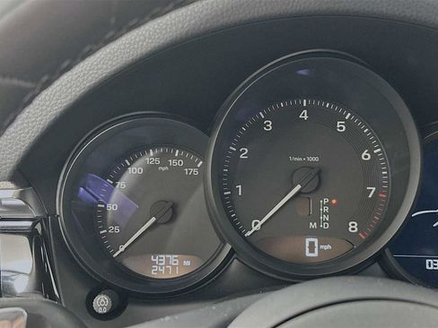 Certified 2024 Porsche Macan image 15